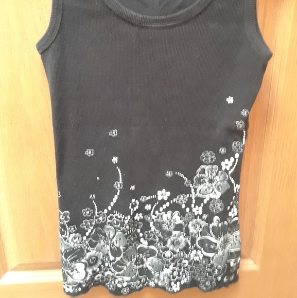 Black tank top - Picture 2 of 4